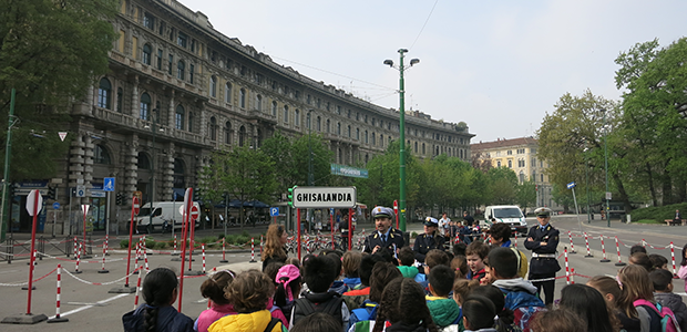 Polizia Locale. Piazza Castello, oltre 100 ragazzi a Ghisalandia