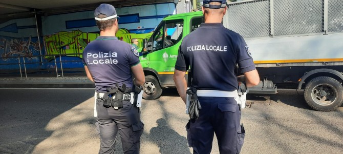 Piazza Carbonari: Polizia locale allontana 25 persone